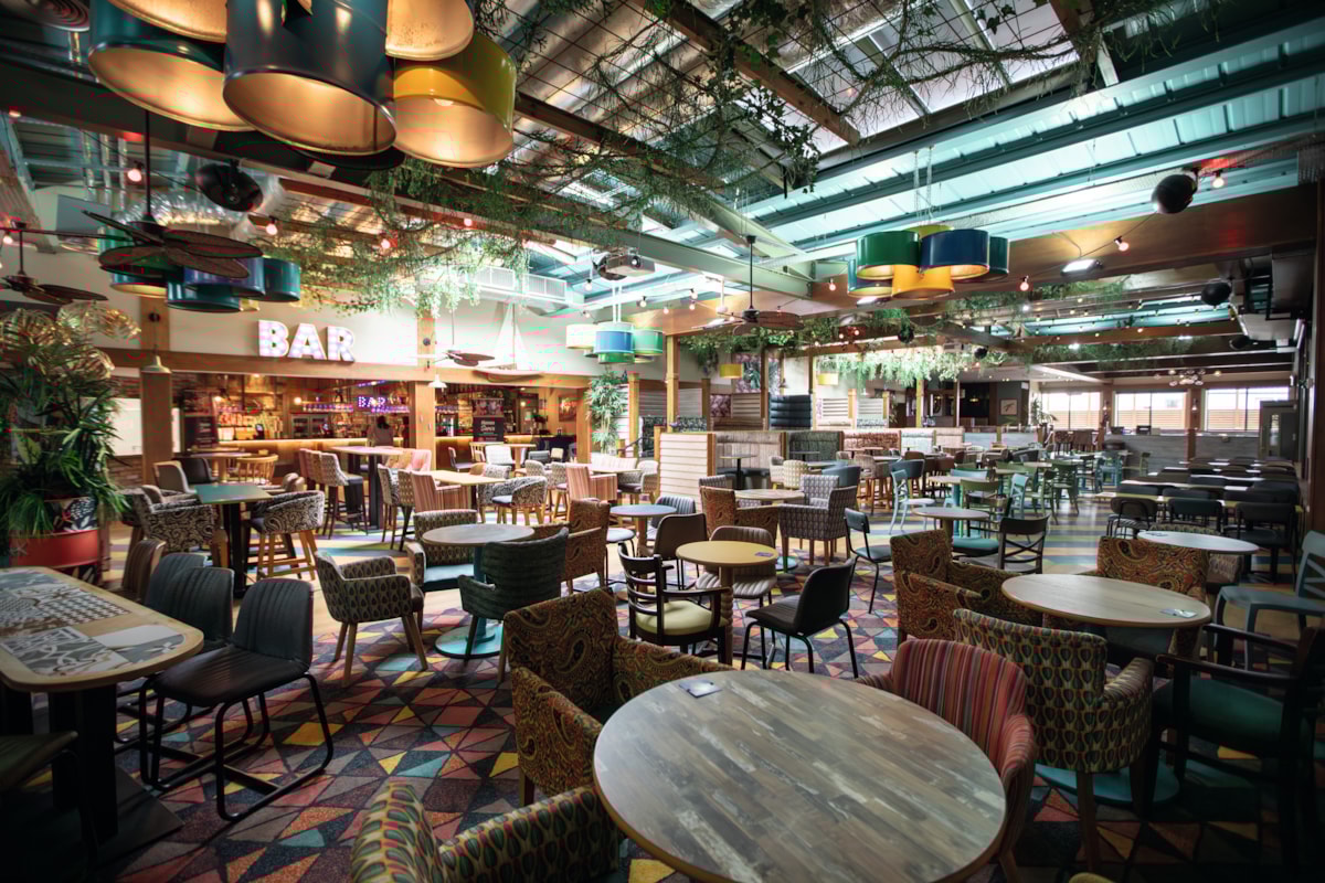 Marina Bar and Stage at Hopton