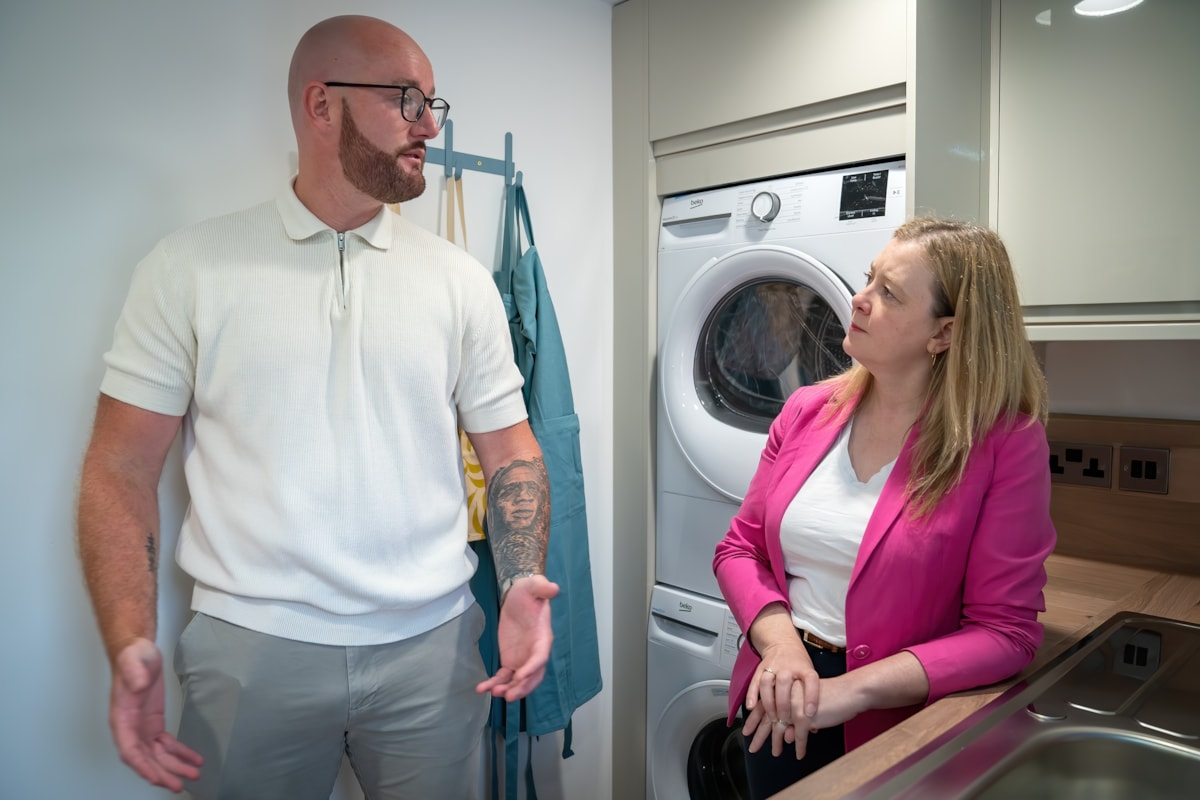 Cabinet Secretary for Housing & Local Government, Jayne Bryant, visits The Flowers in Merthyr Tydfil