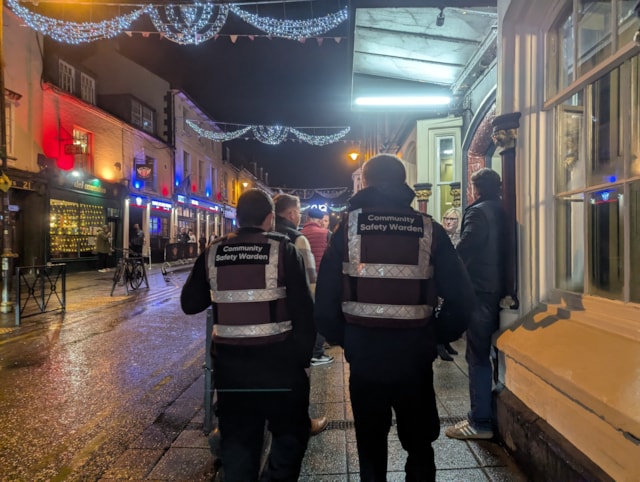 PXL 20251206 215401373