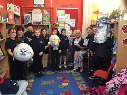 Stars of shelves 1 - sêr y silffoedd 1