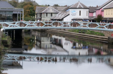 Mae pont newydd yn agor 7