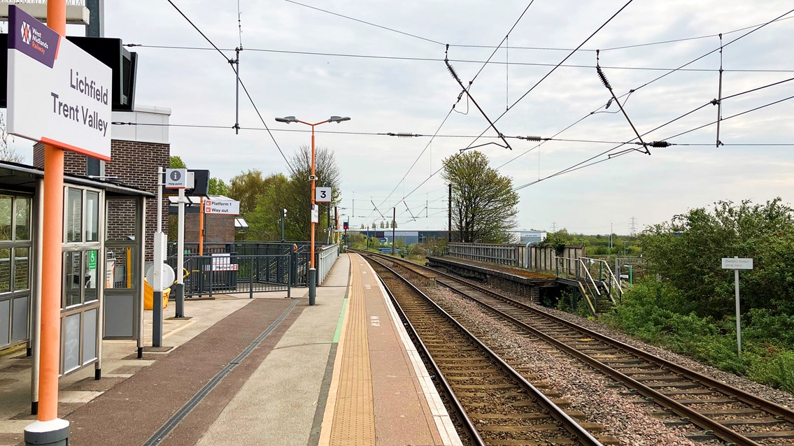 Lichfield Trent Valley - platform 3 - 1