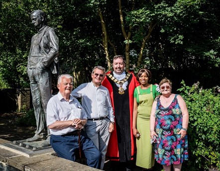 (From left to right); Bruce Kent, who was present when the statue was originally unveiled; Cllr Poyser; Cllr Gallagher, Mayor of Islington; Cllr Ngongo; and Cllr Spall.